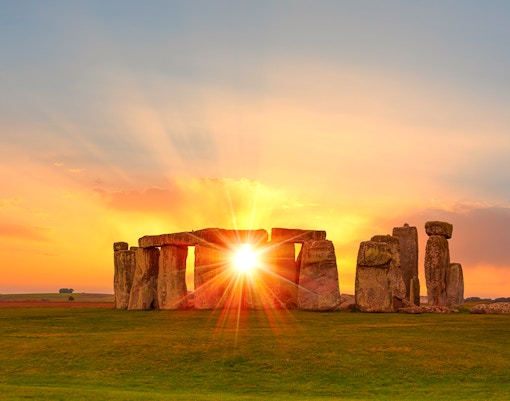Stonehenge Summer Solstice 2026 Sunrise Alignment Visiting Guide stonehenge-summer-solstice-2026-sunrise-alignment-visiting-guide
